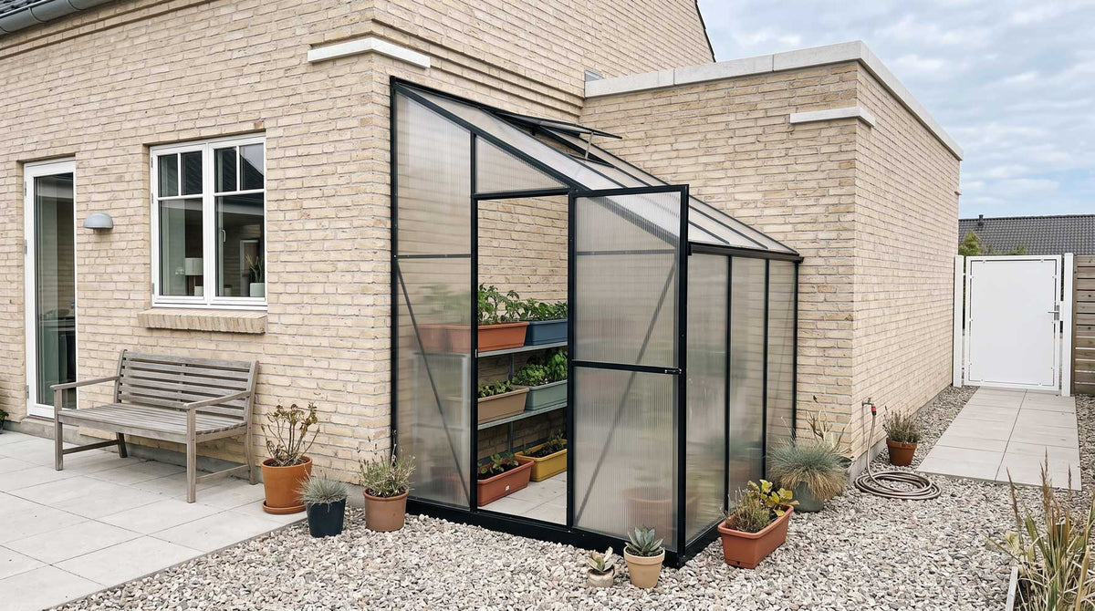 Corner greenhouse